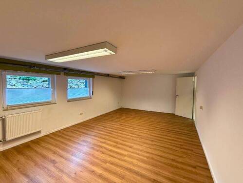  Großzügiges Kinderzimmer Kellerbereich 2,20 - 