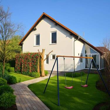 Beispielbild für Gartengestalt - 5 Zimmer Einfamilienhaus in Hohenmölsen