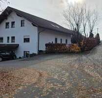 Besondere 5-Zimmer-Küche-Bad-Etagenwohnung mit Gartenanteil in Eging am See