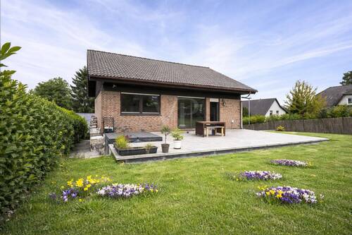 Frühlingsansicht - 3 Zimmer Einfamilienhaus zum Kaufen in Berlin - Pankow