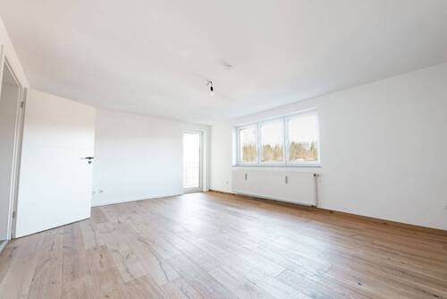 Wohnzimmer - Frisch kernsaniert & sofort bezugsfrei: Helle 3-Zimmer-Wohnung in Miesbach direkt am Schlierach Bach