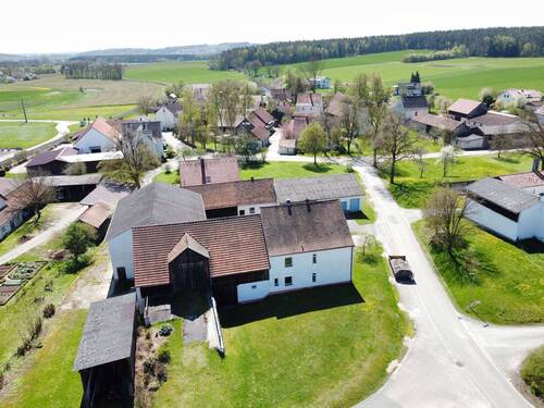 Außenansicht - 7 Zimmer Mehrfamilienhaus, Wohnhaus zum Kaufen in Hahnbach