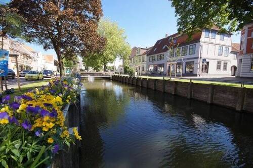 Idyllisches Fleet durch Glückstadt - 