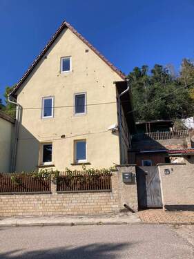 Vorderansicht - EFH mit Lagerfläche und kleinem Bunker in Wethau bei Naumburg