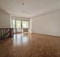 Renovierungsbedürftige 5 Zimmer-Wohnung mit viel Potenzial - Berlin-Lankwitz