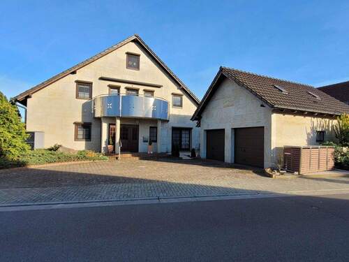 Objekt: Kiebitzweg 12, 03054CB - Eindrucksvolles Zweifamilienhaus konzipiert als Mehrgenerationenhaus in Cottbus-Döbbrick
