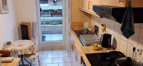 Küche mit Zugang zum Balkon - 