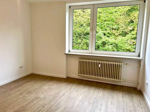 Kinderzimmer/ Büro - 