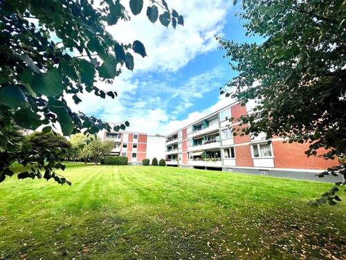 Parkähnliche Wohnanlage - Helle, renovierte 3-Zimmer-Wohnung mit Westbalkon