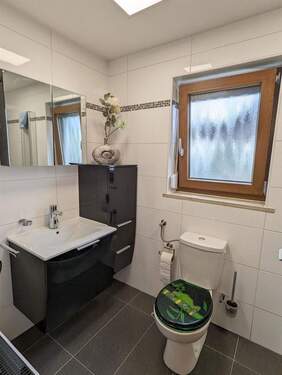 Bad mit Dusche (EG) - 