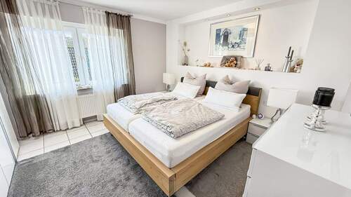 OG Schlafen - 6 Zimmer Mehrfamilienhaus, Wohnhaus zum Kaufen in Oerlinghausen