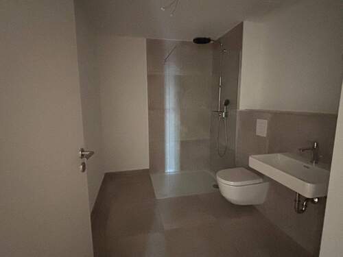 Duschbad - Etagenwohnung mit 81,70 m&sup2; in Göttingen zur Miete