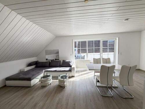 Wohnbereich - Möblierte 3,5 Zimmer Wohnung in Bann!