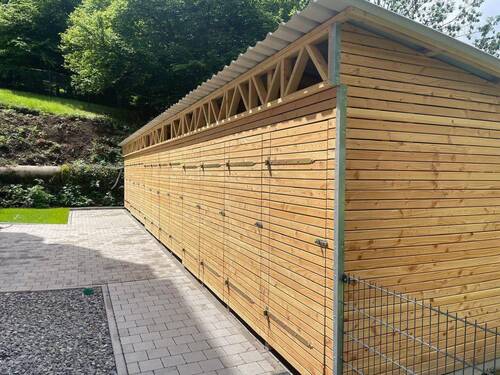 Stauraum vor dem Haus - 