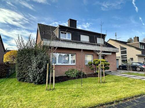 Hausansicht Vorferseite - 6 Zimmer Einfamilienhaus zur Miete in Grevenbroich