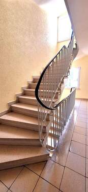 Treppenhaus - 2 Zimmer Etagenwohnung in Mannheim