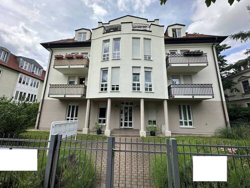 Hausansicht - 4 Zimmer Etagenwohnung zum Kaufen in Dresden