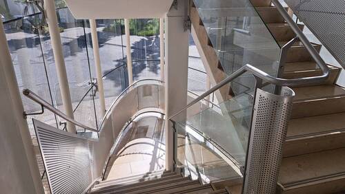 imposantes Treppenhaus - 