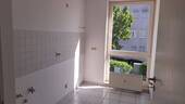 kleine separate Küche mit Fenster - 2 Zimmer Etagenwohnung in Leipzig