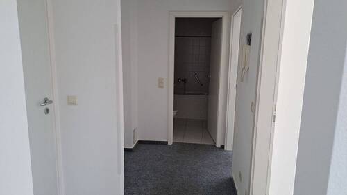 Blick vom Wohnzimmer in den Flur - 