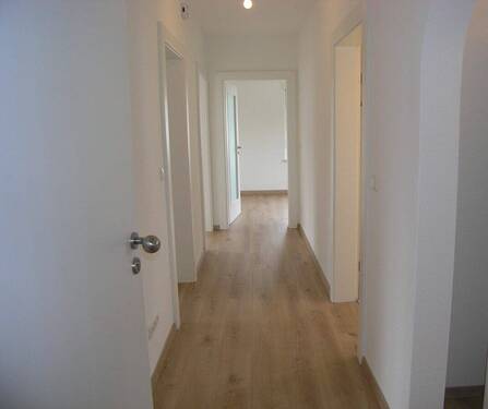 Flur - Etagenwohnung mit 72,00 m&sup2; in Lauf zur Miete