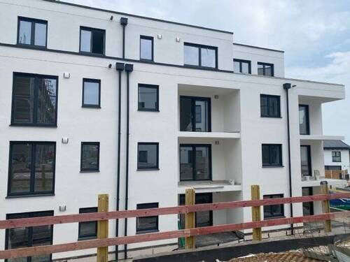 Bild 4 - 4 Zimmer- Wohnung im 1.Obergeschoss*Balkon*2 Bäder*3 Schlafzimmer*