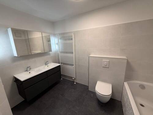 Badezimmer 1. OG - 