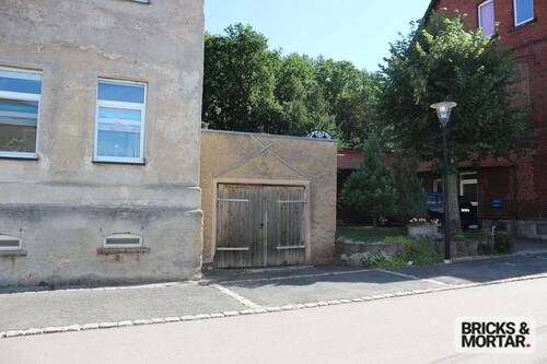 Garage - 1 Zimmer Mehrfamilienhaus, Wohnhaus in Reinsdorf