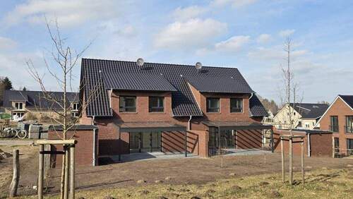 neu2 - Feine Architekten-Doppelhaushälfte in Bispingen