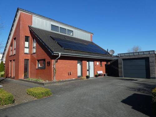 seitliche Starßenansicht - 5 Zimmer Einfamilienhaus zum Kaufen in Uelsen