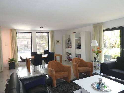 Wohn- und Esszimmer - 5 Zimmer Einfamilienhaus in Uelsen