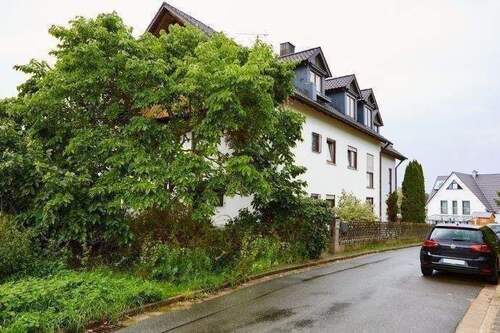 Rückansicht Haus - 2 Zimmer Terrassenwohnung zum Kaufen in Heroldsberg