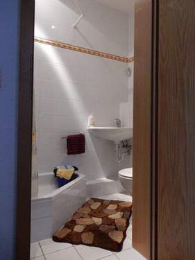 Gäste-WC mit Dusche - 