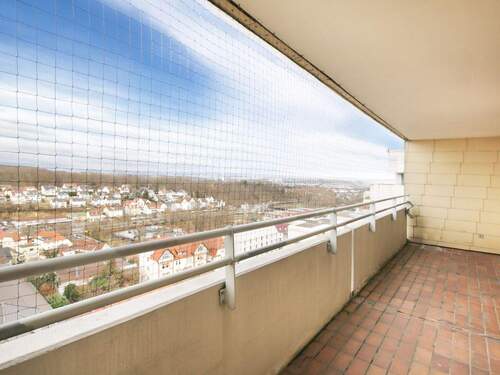 Großer, überdachter Balkon mit traumhafter Aussicht - 4 Zimmer Etagenwohnung in Ludwigsburg