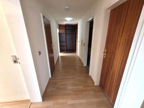 Flur mit Einbauschrank - 