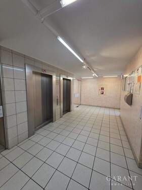 Aufzüge im Eingangsbereich - 