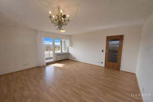 Wohnzimmer - 3 Zimmer Etagenwohnung zum Kaufen in Fellbach