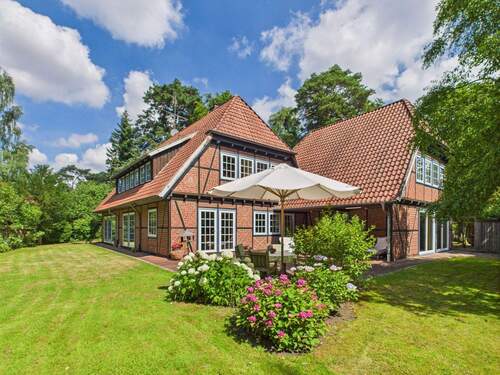 Hausansicht vom Garten - 9 Zimmer Einfamilienhaus zum Kaufen in Wedemark