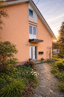 Aussenansicht_Hauseingang - 8 Zimmer Mehrfamilienhaus, Wohnhaus zum Kaufen in Grunern Staufen im Breisgau