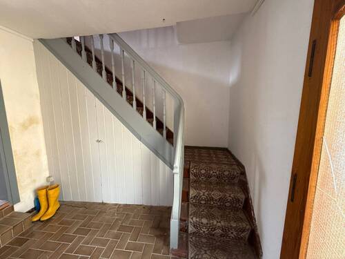 Treppenhaus - Einfamilienhaus mit 140,00 m&sup2; in Altenburschla zum Kaufen