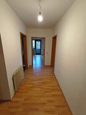 Flur Wohnung 1. OG. - Etagenwohnung mit 110,00 m&sup2; in Gersfeld (Rhön) zur Miete