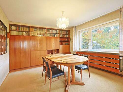 Separates Esszimmer angrenzend zur Küche - 