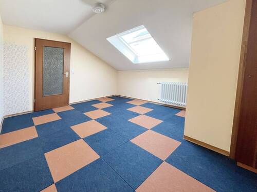 Zimmer 2 - 7 Zimmer Reihenmittelhaus zum Kaufen in Niederstetten