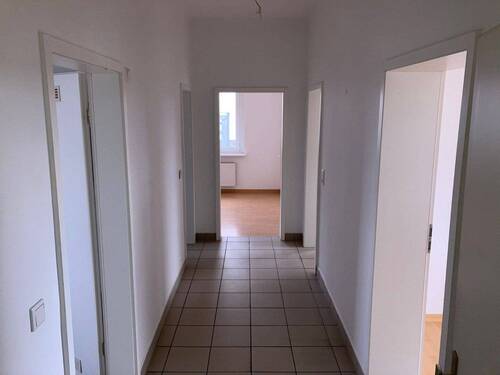 Flur - Etagenwohnung mit 75,00 m&sup2; in Osterode zur Miete