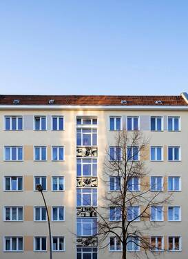 Fassade - Investieren in Wilmersdorf: Helle 4-Zi.-Wohnung mit Südbalkon & Top-Grundriss -vermietet!