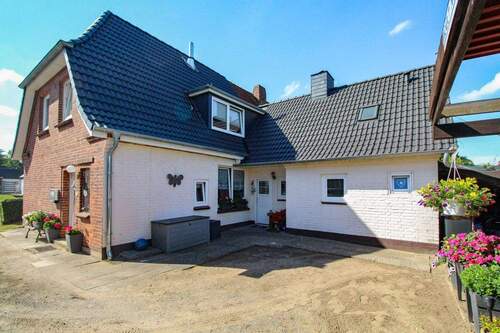 Ansicht vom Hof - Charmante Doppelhaushälfte mit schönem Außenbereich und neuem Dach in ruhiger Lage von Pönitz