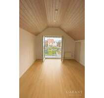 Hübsche 2 Zimmer-Dachgeschoss-Wohnung mit Balkon im Grünen - Esslingen am Neckar Berkheim