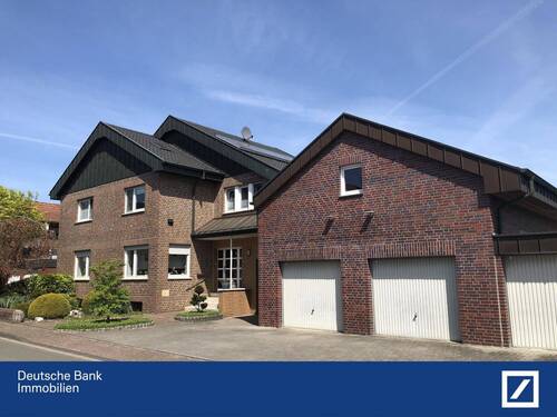 Gesamtansicht - Stattliches und sehr gepflegtes ZweifamilienGenerationenhaus mit Werkstattgebäude und 3 Garagen!