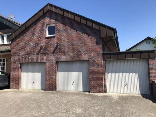 Werkstattgebäude mit Garagen - 7 Zimmer Mehrfamilienhaus, Wohnhaus in Neuenkirchen