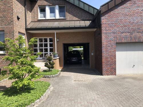 Durchfahrt - Mehrfamilienhaus, Wohnhaus mit 235,00 m² in Neuenkirchen zum Kaufen